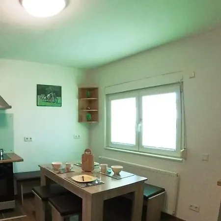 דירה Ferienwohnung, Monteurwohnung, Handwerkerwohnung, *